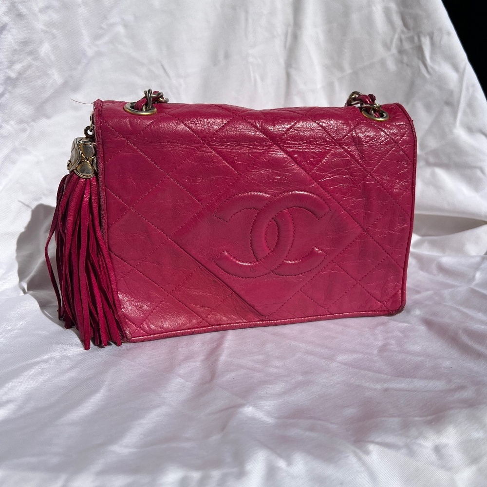 HOT PINK CHANEL VINTAGE FRINGE CHAIN SHOULDER BAG